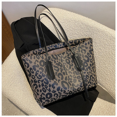 2023. aasta uus Leopard Print suures suuruses naiste käekott Retro suure mahutavusega õlakott Trend Texture Commuter käeshoitav kandekott