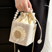 Moodne naiste kandiline ostukott Suvine õlgpärlitest kott Ülemise käepidemega käekott päikeselillede kaunistusega Elegantne naiste rahakott