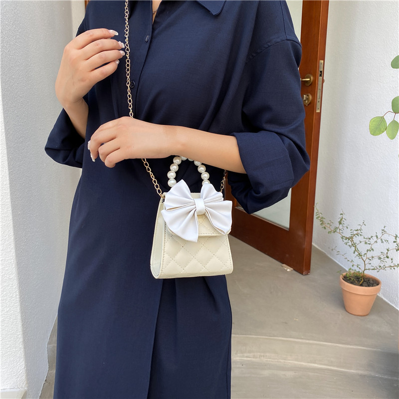 Sügisene siidist sallikott naistele Uus trendikas mood suur liblikakujuline pärlikott Tekstuur Ühe õla kaenlaaukott Sõnumikott B381