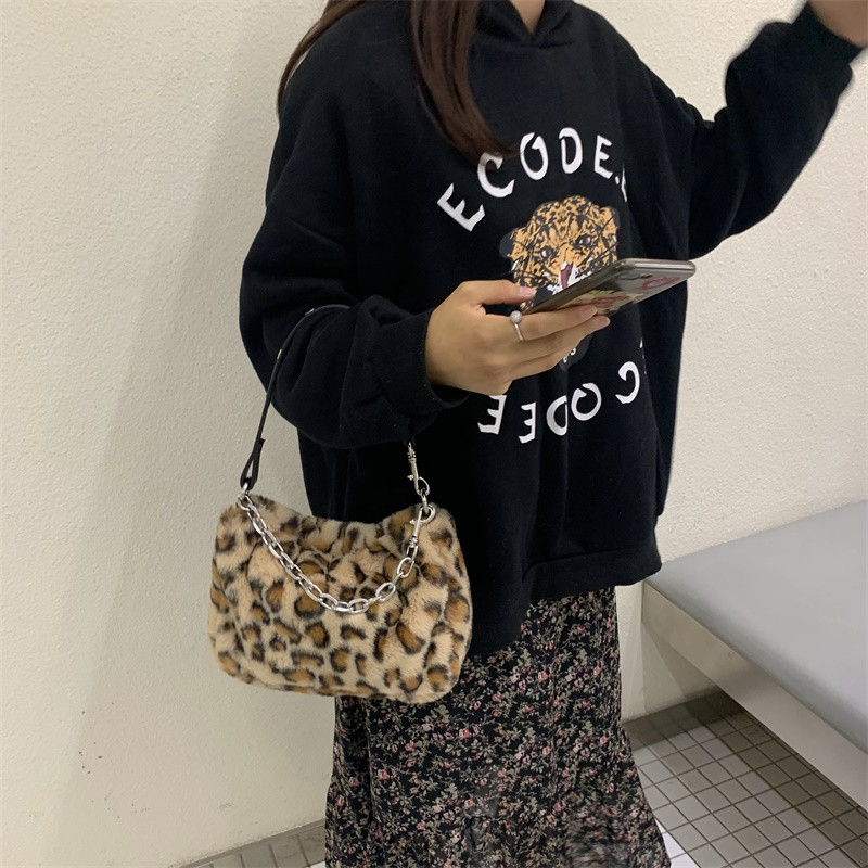 Retro plüüsist naiste õlakotid Leopardimustriga disainiga naistele kunstkarusnahast kaenlaaluste kott ketirihm naistele väikesed ruudukujulised käekotid