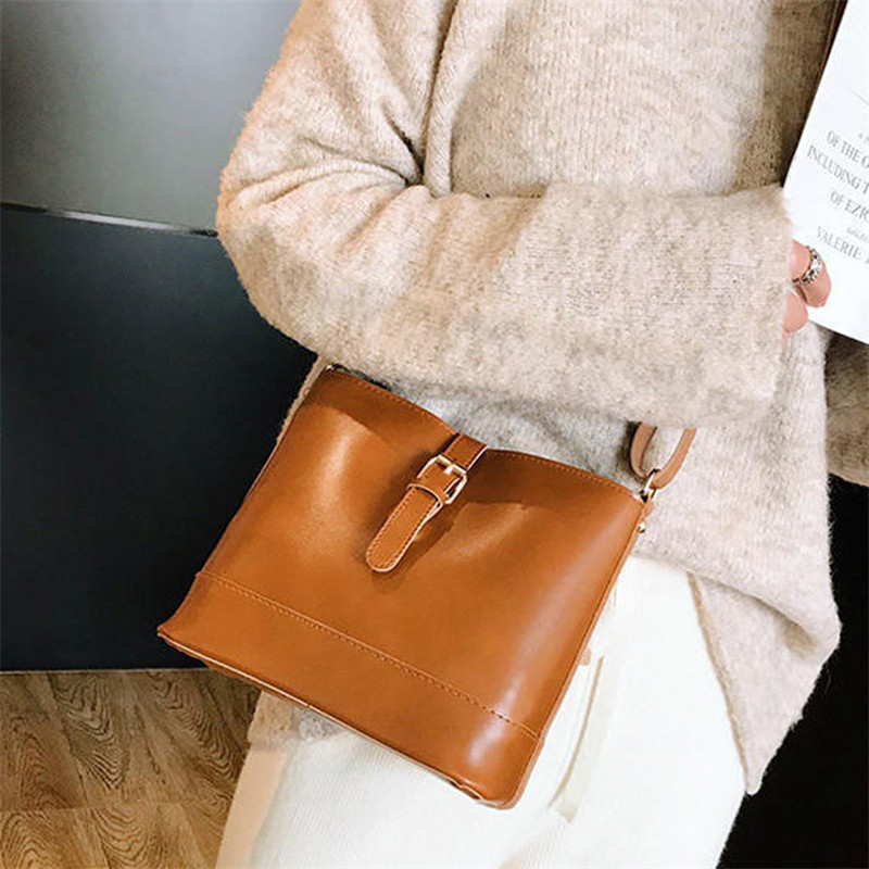 Γυναικεία τσάντα χιαστί ώμου Αλυσίδα PU Δερμάτινη γυναικεία τσάντα Messenger Γυναικεία μικρή τετράγωνη τσάντα τσάντες συμπλέκτη Τσάντες χειρός Νέο καλοκαίρι 2023