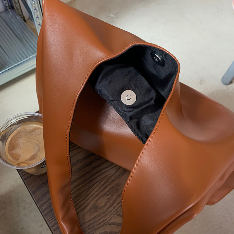Suur vabaaja naiste õlakott PU-nahast kandekott Käekotid Talvised ostukotid naistele Pehmest nahast käekott Rahakotid kotid