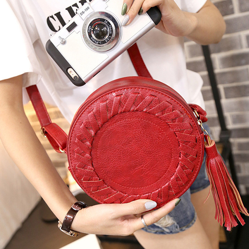 Uus moodne naistekott Tutt, ümmargune põimitud Risti kehaga õlakott Naiste Pu-nahast käekott Armas rulltüdruku rannakott Bolsos Mujer