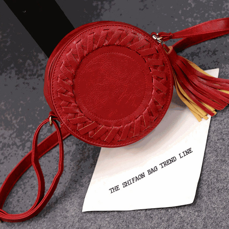 Uus moodne naistekott Tutt, ümmargune põimitud Risti kehaga õlakott Naiste Pu-nahast käekott Armas rulltüdruku rannakott Bolsos Mujer