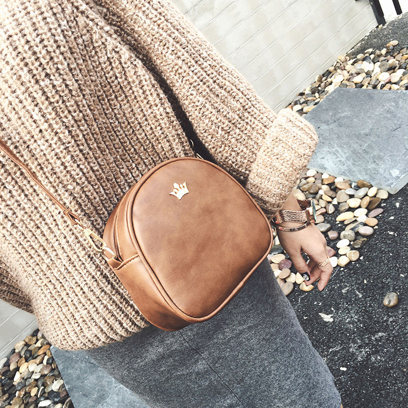 Луксозни дамски чанти Дамски чанти Дизайнерски 2023 г. Нова модна корона Малка квадратна чанта Дива ретро чанта за през рамо Пощенска чанта PU ръчна чанта