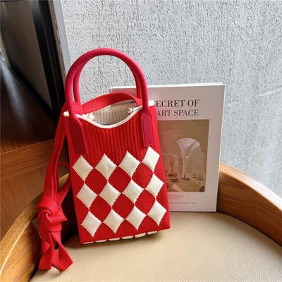 Kommivärvi kootud naiste õla niši disainiga plisseeritud diagonaalne kott Naiste minitelefonikott Kootud väike ostukäekott