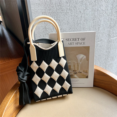 Kommivärvi kootud naiste õla niši disainiga plisseeritud diagonaalne kott Naiste minitelefonikott Kootud väike ostukäekott