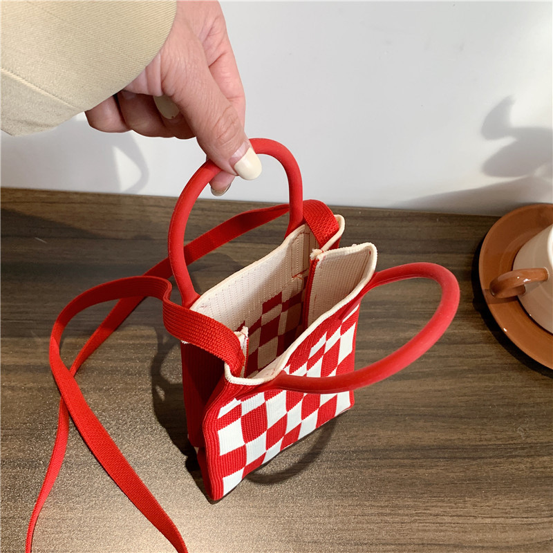 Kommivärvi kootud naiste õla niši disainiga plisseeritud diagonaalne kott Naiste minitelefonikott Kootud väike ostukäekott