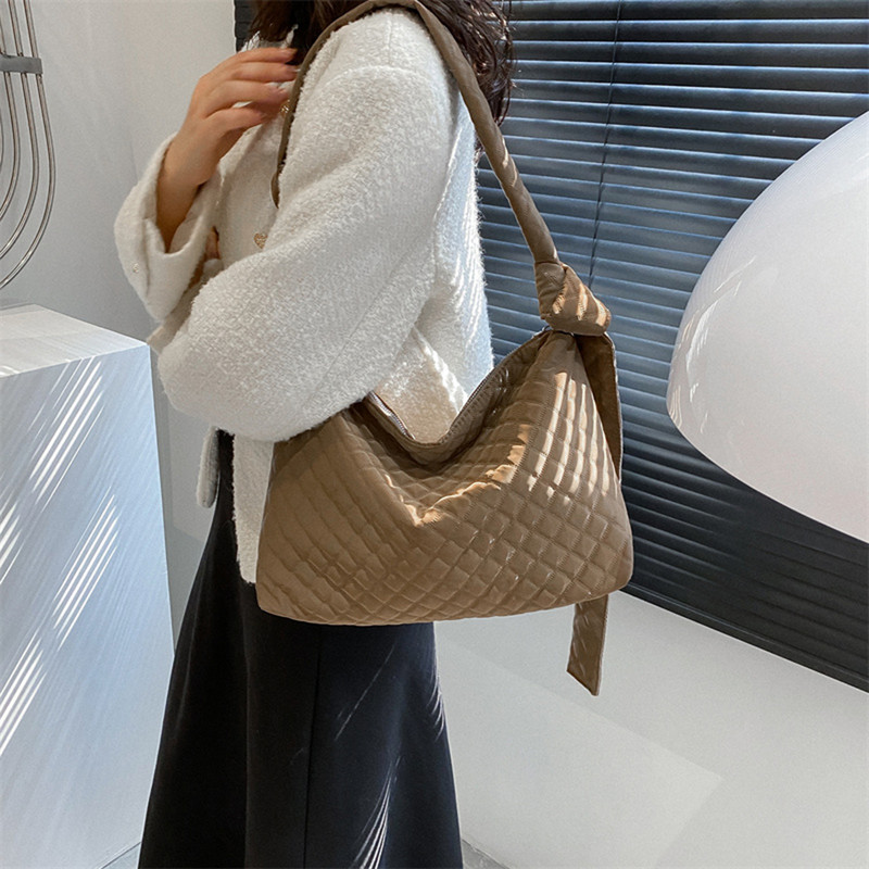 2022. aasta uus mood naiste võrega tepitud käekotid, talvised trendikad naiste õlakottid, puuvillased polsterdatud ketid, disainitud kandekott, rahakott