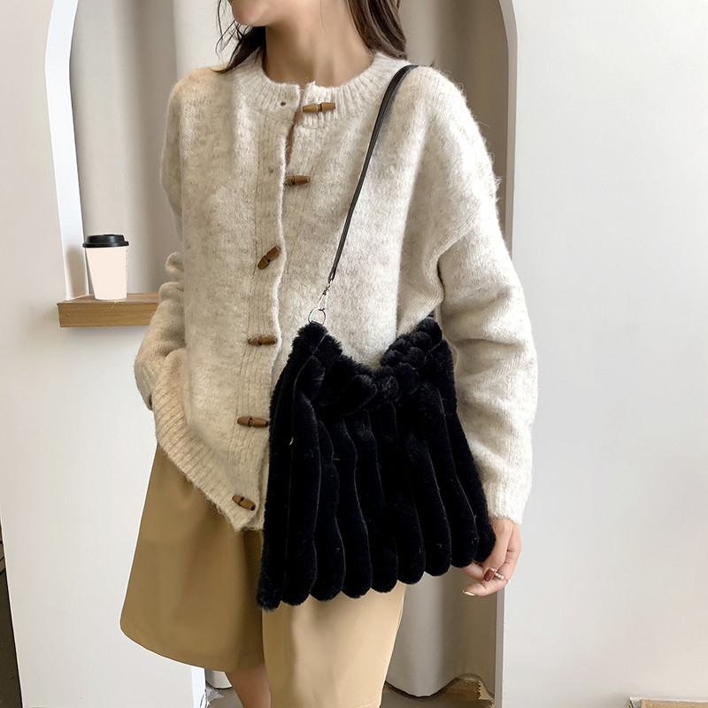 Kunstkarusnahast pehme plüüsist käekott naistele Talvine trendi kohevad kotid Luksuslikud disainitud õlakotid Naiste ostukäekott rahakoti pakett