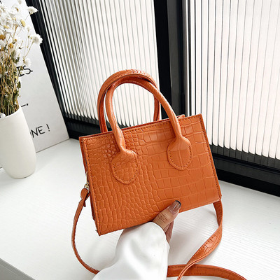 2023. évi krokodilmintás PU bőr táskák női láncos női váll kézitáskák mini pénztárcák utazási keresztes testtáskák