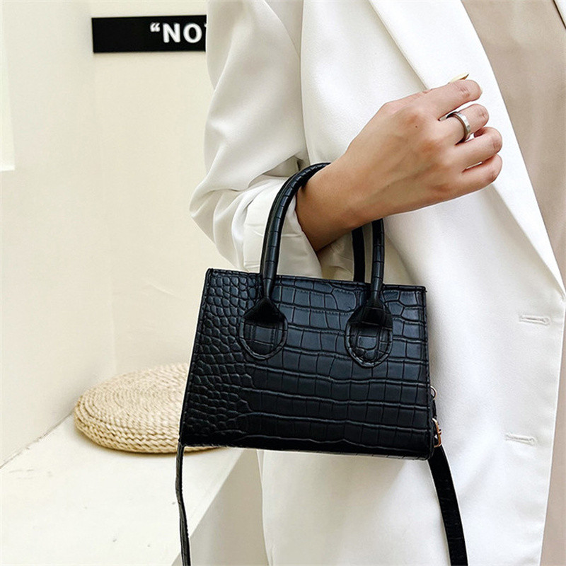 2023. évi krokodilmintás PU bőr táskák női láncos női váll kézitáskák mini pénztárcák utazási keresztes testtáskák