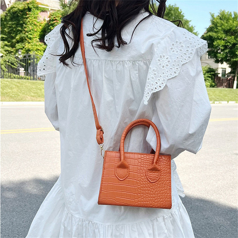 2023. évi krokodilmintás PU bőr táskák női láncos női váll kézitáskák mini pénztárcák utazási keresztes testtáskák