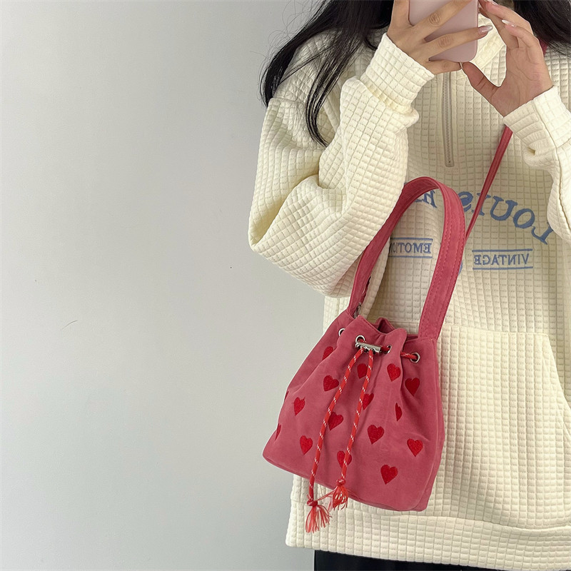 Roosa südamega tikitud naiste ämbrikott Käekotid Mood Armastus Naiste Sõnumikott Pingutusnöör Naistele Tüdrukutele Väikesed Õlakotid