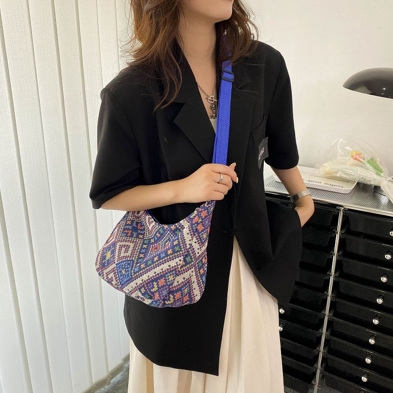 Naiste kottide ostjad Lihtsad tõmblukuga käekotid Etnilises stiilis lõuendist õlakott Väike 2022. aasta BoHo kootud rannakott