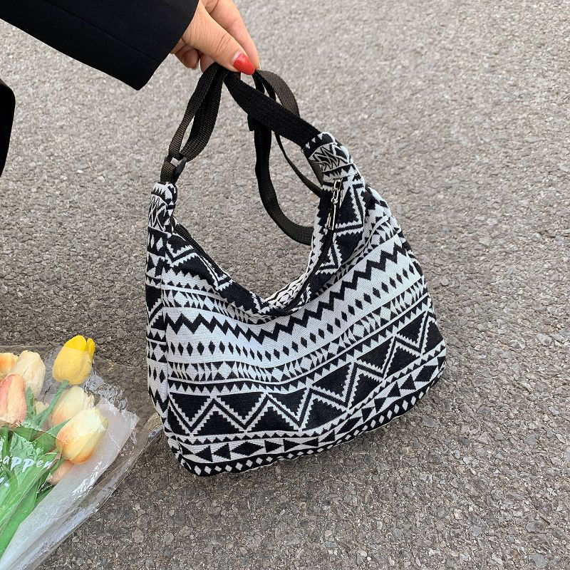 Naiste kottide ostjad Lihtsad tõmblukuga käekotid Etnilises stiilis lõuendist õlakott Väike 2022. aasta BoHo kootud rannakott