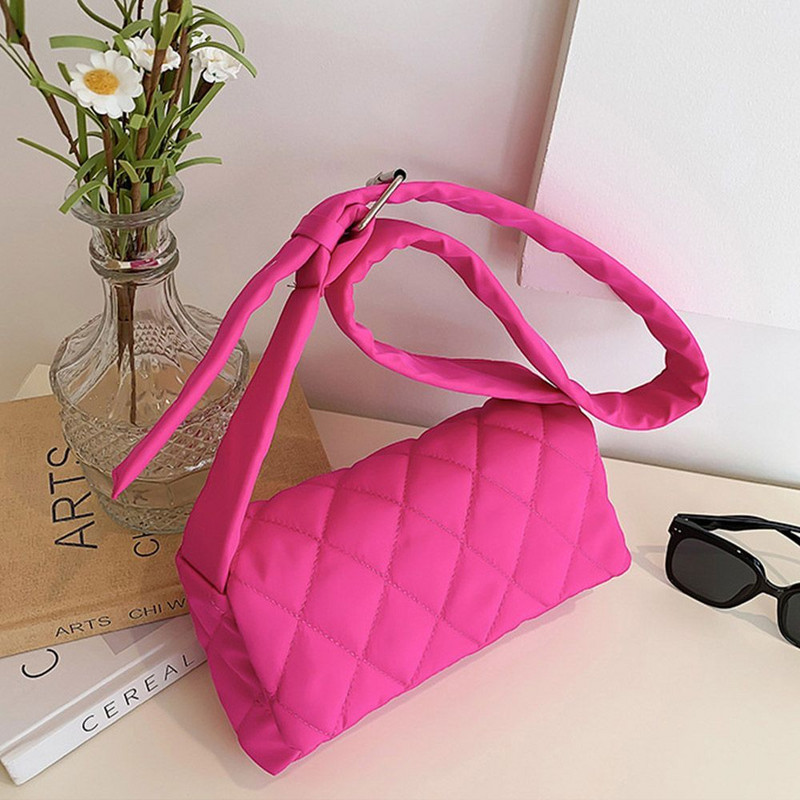 2023. aasta trendi tepitud kandekotid, kerged talvised soojad alla puuvillased polsterdatud ruudulised õlakotid naiste kaenlaalused kotid puhvis käekotid