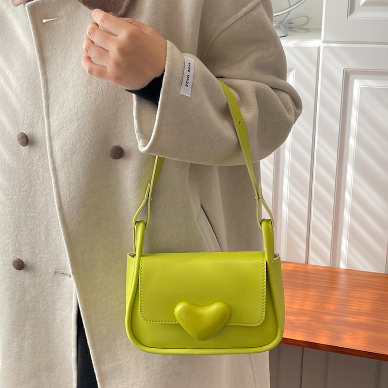 Lemon Green Love Clasp käekott Armsad õlakotid kaenlaalused naistele Luksusbrändi disainiga kandekotid Rahakott Naiste Crossbody kott