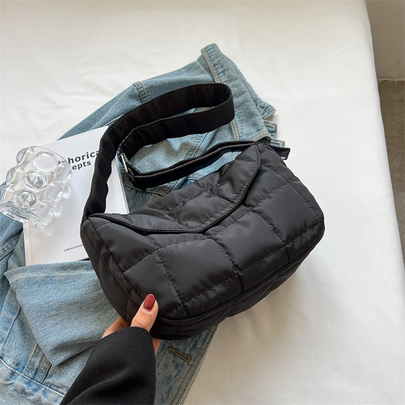Uus mood Space Pad Puuvillane naiste õlakotid Talvised nailonist polsterdatud tepitud ostukotid Naistele vabaaja kotid käekotid