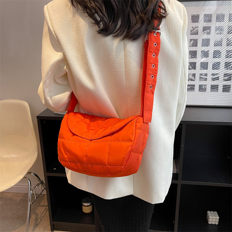 Uus mood Space Pad Puuvillane naiste õlakotid Talvised nailonist polsterdatud tepitud ostukotid Naistele vabaaja kotid käekotid