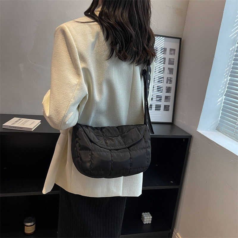 Uus mood Space Pad Puuvillane naiste õlakotid Talvised nailonist polsterdatud tepitud ostukotid Naistele vabaaja kotid käekotid