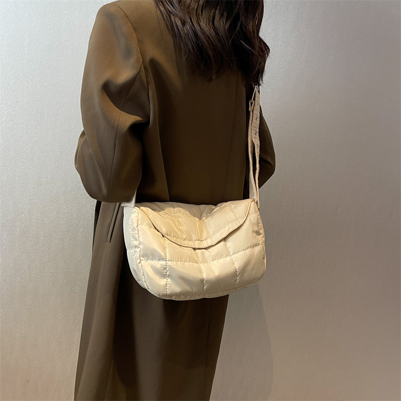 Uus mood Space Pad Puuvillane naiste õlakotid Talvised nailonist polsterdatud tepitud ostukotid Naistele vabaaja kotid käekotid