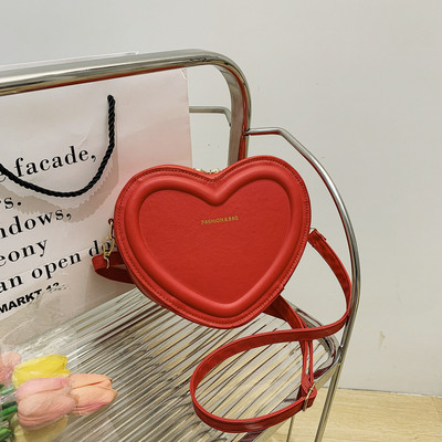 Модни дамски чанти през рамо във формата на сърце Нова плътна чанта за през рамо от изкуствена кожа Ежедневни дамски чанти Дизайнерски дамски чанти сумка