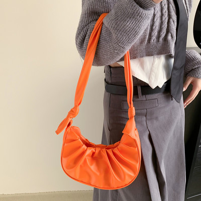 Peen naiste õlakott, ühevärviline kaenlaaluse disainiga PU-nahast kaenlaalused kotid vaba aja naistele poolkuu igapäevased pelmeenikotid