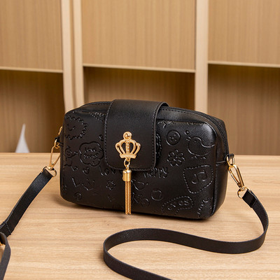 2022 Άνοιξη Καλοκαίρι Μίνι γυναικεία χιαστί τσάντα ώμου κινητού τηλεφώνου Νέα μόδα υφασμένη φούντα γυναικεία τσάντα ώμου διαγώνια