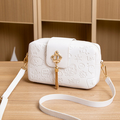 2022 Άνοιξη Καλοκαίρι Μίνι γυναικεία χιαστί τσάντα ώμου κινητού τηλεφώνου Νέα μόδα υφασμένη φούντα γυναικεία τσάντα ώμου διαγώνια