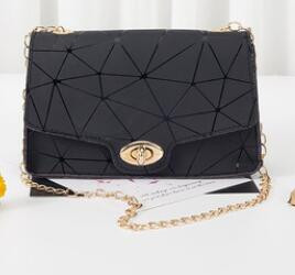 2021 Νέα μοντέρνα μόδα απλή τσάντα Messenger Πολύχρωμη αλυσίδα ώμου Μικρή τετράγωνη τσάντα Δερμάτινη τσάντα πολυτελείας