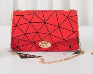 2021 Νέα μοντέρνα μόδα απλή τσάντα Messenger Πολύχρωμη αλυσίδα ώμου Μικρή τετράγωνη τσάντα Δερμάτινη τσάντα πολυτελείας