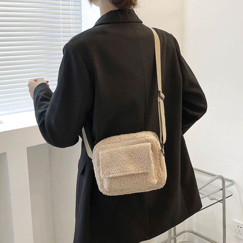 New Trend Winter Plush naiste väike õlakott vabaaja mini-sättekotid Moedisainer naiste kotid reisitelefoni kott rahakott