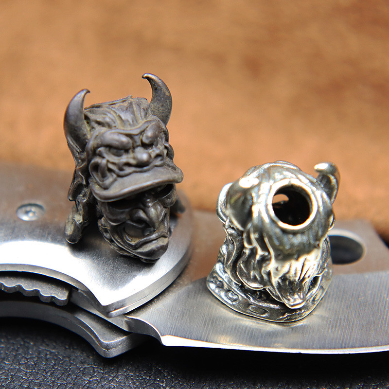 Juodasis japoniškas erelio nosies samurajų šalmas peilis karoliukas žalvaris, austas „Paracord“ dirželis, lauko EDC skėčio virvė „pasidaryk pats“ priedas