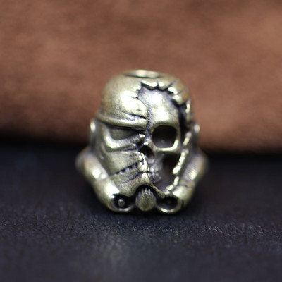 Surnud sõduri pealuu nägu pool kiiver, nuga helmed, pael, ripats, messingist amuletid EDC tööriista ellujäämiskäevõru meisterdades paracordi tarvikud