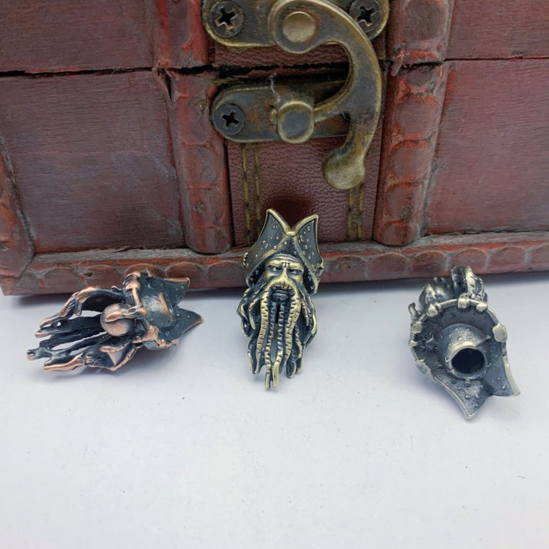 Kuumad filmitegelased Piraadid Kapten Kujukesed messingist Paracord Bead DIY Nuga Pael Ripats Amuletid EDC tarvikud fännidele Kingitus