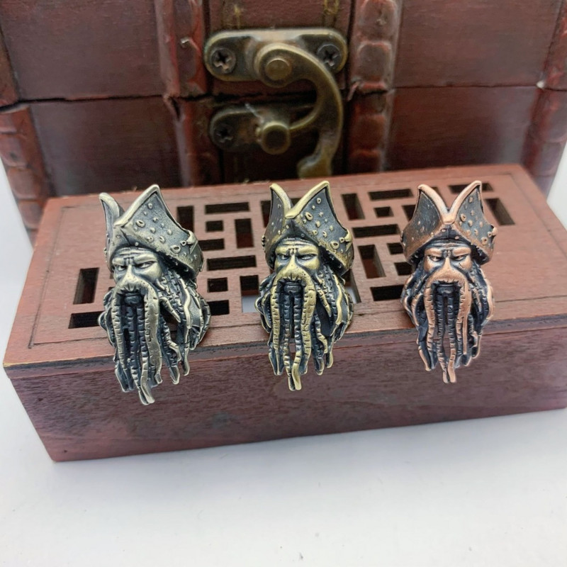 Kuumad filmitegelased Piraadid Kapten Kujukesed messingist Paracord Bead DIY Nuga Pael Ripats Amuletid EDC tarvikud fännidele Kingitus