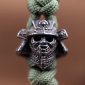 Armură din alamă neagră Cască de samurai japonez Războinic Cuțit Mărgele DIY Accesorii Paracord Accesorii EDC Instrument de exterior Tesute Cuțit Pandantive