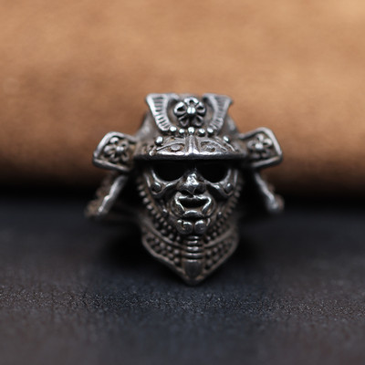 Armură din alamă neagră Cască de samurai japonez Războinic Cuțit Mărgele DIY Accesorii Paracord Accesorii EDC Instrument de exterior Tesute Cuțit Pandantive