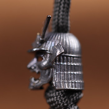 Черен японски орел Нос Самурайски шлем Нож Мънисто Месинг Тъкан паракорд Въже Висулка Външен EDC Чадър Въже Направи си сам аксесоар
