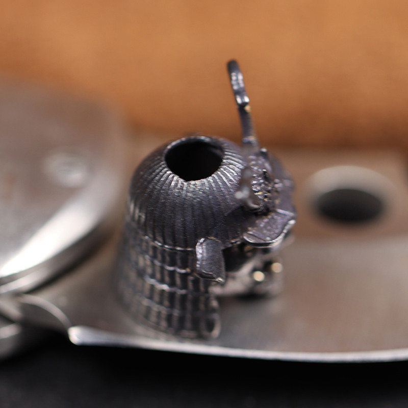 Fekete japán sas orr szamuráj sisak kés gyöngy sárgaréz szőtt paracord zsinór medál kültéri EDC esernyő kötél barkács kiegészítő