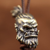 Orcish Warrior Head skulptuur messingist noa rant EDC õues DIY Paracordi tarvikud Käsitsi valmistatud kootud ripats Retro rippuv