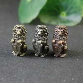 Lõvikuningat hoidev öökullikilp Kujukese messingist nuga helmed EDC õues meisterdades Paracord kootud käevõru, kaelaripatsiga ripatsiga tööriistatarvikud