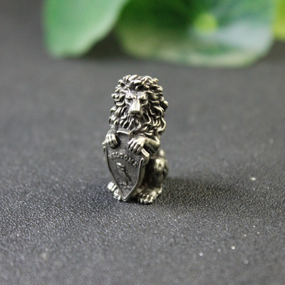 Lõvikuningat hoidev öökullikilp Kujukese messingist nuga helmed EDC õues meisterdades Paracord kootud käevõru, kaelaripatsiga ripatsiga tööriistatarvikud