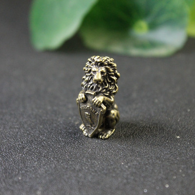 Lõvikuningat hoidev öökullikilp Kujukese messingist nuga helmed EDC õues meisterdades Paracord kootud käevõru, kaelaripatsiga ripatsiga tööriistatarvikud