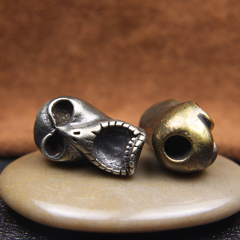 Lice lubanje duha s velikim ustima EDC alati Mjedeni nož Perla Vanjski karabiner Baterijska svjetiljka Privjesak za uže DIY Paracord Chamrs Dodatak