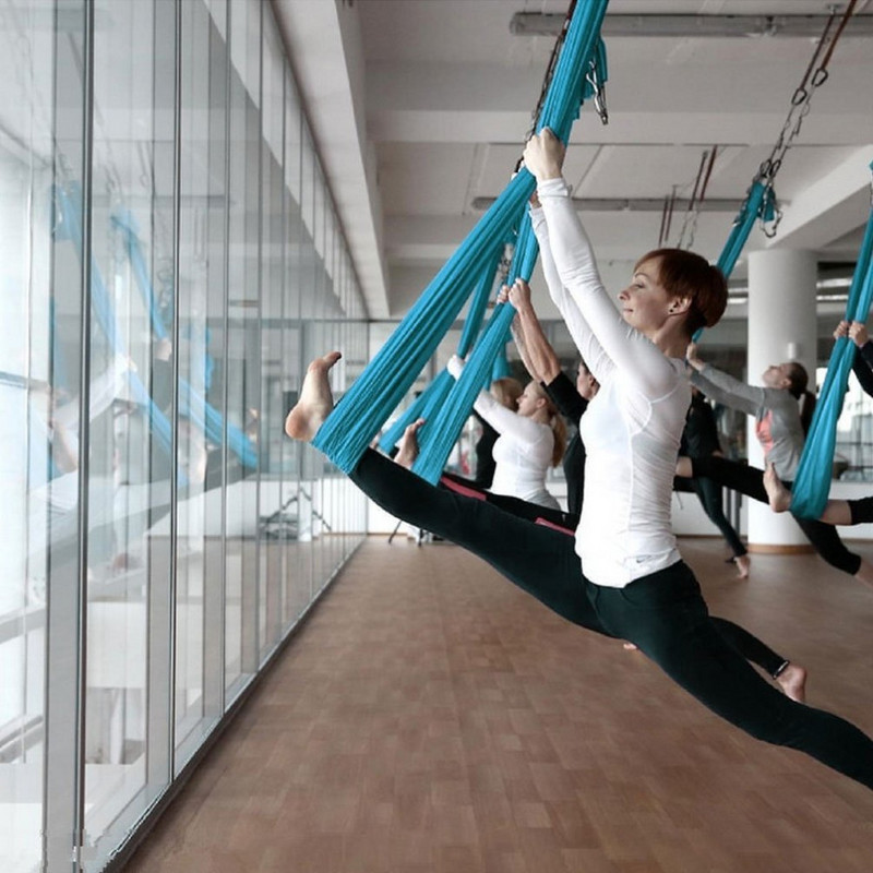 15 värvi 6 käepidemega gravitatsioonivastane õhust jooga võrkkiige komplekt Multifunktsionaalne joogarihm Lendav jooga ümberpööramise tööriist koos kandekotiga