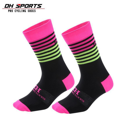1 ζευγάρι επαγγελματικές μάρκες ποδηλατικές κάλτσες Unisex υψηλής ποιότητας αθλητικές κάλτσες ποδηλάτου κατά της εφίδρωσης Πολύχρωμες λωρίδες κάλτσες εξωτερικού χώρου