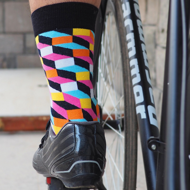 Racmmer 2020 uued värvilised rattasokid meeste naiste maanteejalgrattasokid hingavad puuvillased professionaalsed välissokid