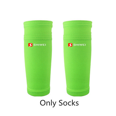 1 paar jalgpalli kaitsvaid sokke, millel on tasku jalgpalli jaoks säärekaitsmed säärevarrukad toetavad säärekaitset täiskasvanutele